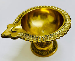 Traditional Brass Diya for Puja Essential Pooja Article for Aarti Arti Deepak Deepam Oil Lamp for Home Temple Décor Accessory Gifts
