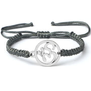 ચાર્મ ઓએમ સિમ્બોલ હેન્ડમેડ બ્રેઇડેડ રોપ સ્ટ્રિંગ એડજસ્ટેબલ લાલ કાળા બ્રેસલેટ મહિલા પુરુષો લકી ફેશન જ્વેલરી મિત્ર ભેટ પ્રાર્થના