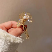 Fashion Pearl Maple Leaf Rhinestone Brooches For Women Elegant Metal Fixed Clothing Pins Daily Jewelry Accessories