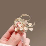 Fashion Pearl Maple Leaf Rhinestone Brooches For Women Elegant Metal Fixed Clothing Pins Daily Jewelry Accessories