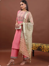 ભારતીય મહિલાઓનો પરંપરાગત રાઉન્ડ નેક કોટન બ્લેન્ડ રેટ્રો પ્રિન્ટેડ થ્રી પીસ સેટ