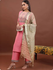 ભારતીય મહિલાઓનો પરંપરાગત રાઉન્ડ નેક કોટન બ્લેન્ડ રેટ્રો પ્રિન્ટેડ થ્રી પીસ સેટ