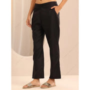 પરંપરાગત મહિલાઓનો કાળો પ્લીટેડ કુર્તા સેટ પટ્ટાવાળા દુપટ્ટા પેન્ટ સાથે ભવ્ય એથનિક ભારતીય સૂટ દૈનિક તહેવારોના વસ્ત્રો પાકિસ્તાની