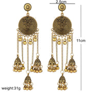 બોહો એથનિક સ્ટાઇલ રેટ્રો મેટલ કોતરેલી ઘંટડીના મણકા ટેસલ લટકતી કાનની બુટ્ટીઓ મહિલાઓ માટે એસેસરીઝ ભારતીય ઝુમકા જ્વેલરી