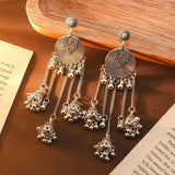 બોહો એથનિક સ્ટાઇલ રેટ્રો મેટલ કોતરેલી ઘંટડીના મણકા ટેસલ લટકતી કાનની બુટ્ટીઓ મહિલાઓ માટે એસેસરીઝ ભારતીય ઝુમકા જ્વેલરી