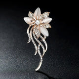 Fashion Pearl Maple Leaf Rhinestone Brooches For Women Elegant Metal Fixed Clothing Pins Daily Jewelry Accessories