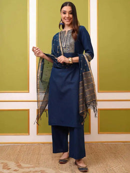 ભારતીય મહિલાઓના કપડાં નેપાળ અનોખા નવા વાદળી ભારતીય-પાકિસ્તાની શૈલીના રાઉન્ડ નેક કોટન બ્લેન્ડ ભરતકામવાળા વસંત ઉનાળાના સેટ