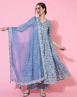 ભારતીય શૈલીનો વાદળી શુદ્ધ કોટન ફ્લોરલ ડ્રેસ પ્રિન્ટેડ કેઝ્યુઅલ ડેઇલી થ્રી પીસ સેટ સાથે ધ્રુજારી આપતી ભારતીય સાડી ભારતીય સાડી