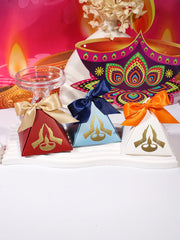 દિવાળી પિરામિડ ગિફ્ટ બોક્સ સેટ, ગોલ્ડન દિવાળી પ્રિન્ટ, તહેવારની દિવાળી ભેટ, ભેટ અને સજાવટ માટે વપરાય છે, ભારતીય તહેવારની ભેટ બોક્સ