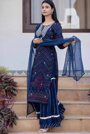 ભારતીય મહિલા શુદ્ધ સુતરાઉ ભરતકામવાળી સિક્વિન રાઉન્ડ નેક ડાર્ક બ્લુ ટુ-પીસ આઉટફિટ