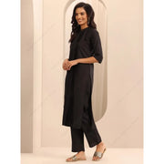 પરંપરાગત મહિલાઓનો કાળો પ્લીટેડ કુર્તા સેટ પટ્ટાવાળા દુપટ્ટા પેન્ટ સાથે ભવ્ય એથનિક ભારતીય સૂટ દૈનિક તહેવારોના વસ્ત્રો પાકિસ્તાની