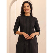 પરંપરાગત મહિલાઓનો કાળો પ્લીટેડ કુર્તા સેટ પટ્ટાવાળા દુપટ્ટા પેન્ટ સાથે ભવ્ય એથનિક ભારતીય સૂટ દૈનિક તહેવારોના વસ્ત્રો પાકિસ્તાની