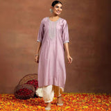 ભારતીય મહિલા કપડાં અનોખા રાઉન્ડ નેક લૂઝ પર્પલ એક્ઝોટિક સ્ટાઇલ કોટન બ્લેન્ડ એમ્બ્રોઇડરી કરેલ વસંત ઉનાળાની મધ્ય-લંબાઈનો ટોપ